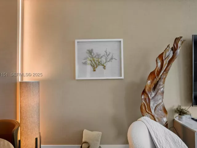 2-bedroom condo for sale in Miami Beach - 2301 Collins Ave 407 - MondialRealty