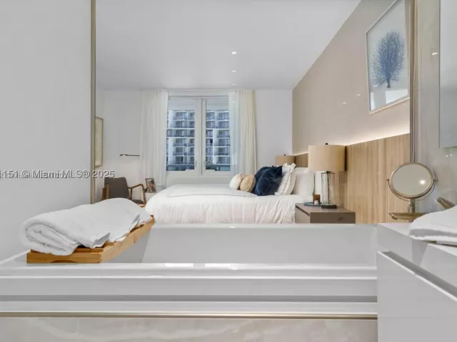 2-bedroom condo for sale in Miami Beach - 2301 Collins Ave 407 - MondialRealty