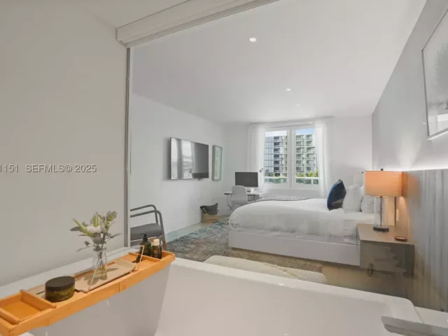 2-bedroom condo for sale in Miami Beach - 2301 Collins Ave 407 - MondialRealty