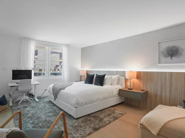 2-bedroom condo for sale in Miami Beach - 2301 Collins Ave 407 - MondialRealty