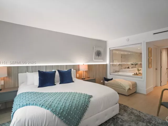 2-bedroom condo for sale in Miami Beach - 2301 Collins Ave 407 - MondialRealty