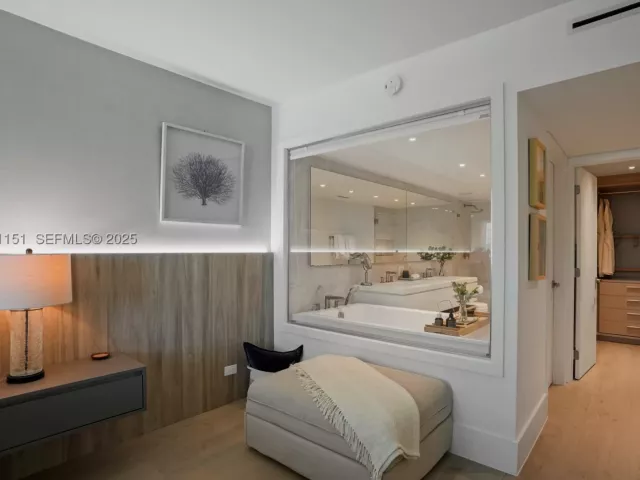2-bedroom condo for sale in Miami Beach - 2301 Collins Ave 407 - MondialRealty