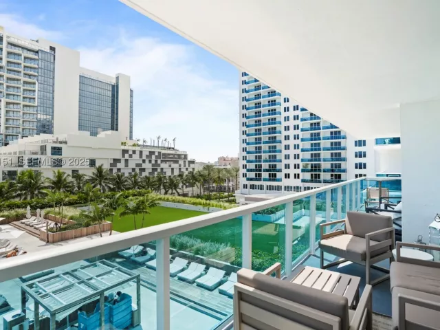 2-bedroom condo for sale in Miami Beach - 2301 Collins Ave 407 - MondialRealty