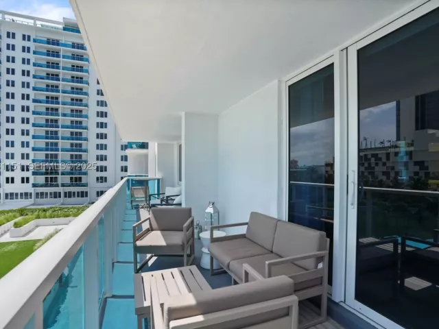 2-bedroom condo for sale in Miami Beach - 2301 Collins Ave 407 - MondialRealty
