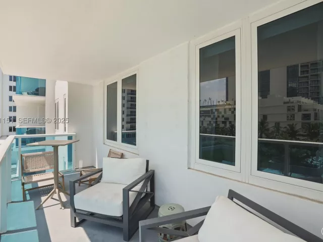 2-bedroom condo for sale in Miami Beach - 2301 Collins Ave 407 - MondialRealty