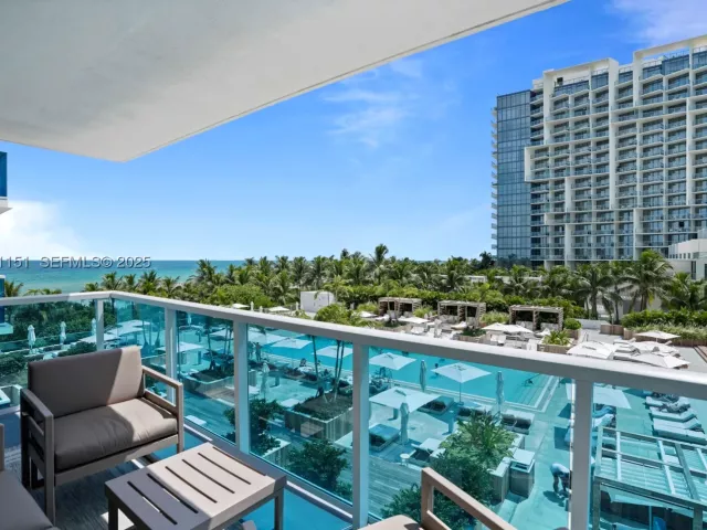 2-bedroom condo for sale in Miami Beach - 2301 Collins Ave 407 - MondialRealty