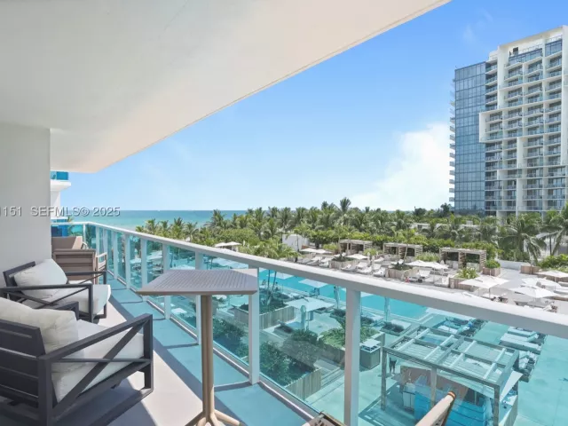 2-bedroom condo for sale in Miami Beach - 2301 Collins Ave 407 - MondialRealty
