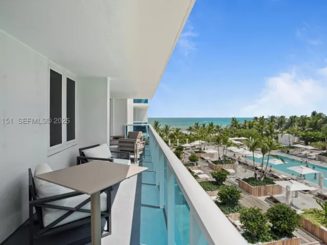 2-bedroom condo for sale in Miami Beach - 2301 Collins Ave 407 - MondialRealty