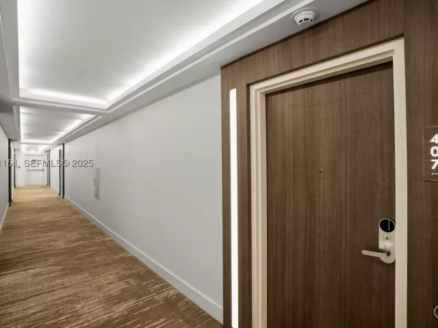 2-bedroom condo for sale in Miami Beach - 2301 Collins Ave 407 - MondialRealty