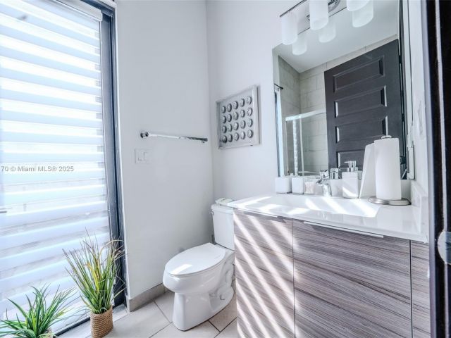 Home for rent at 15976 SW 136th Ter 15976 - photo 6226371