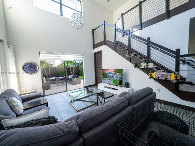 Home for rent at 15976 SW 136th Ter 15976 - photo 6226377