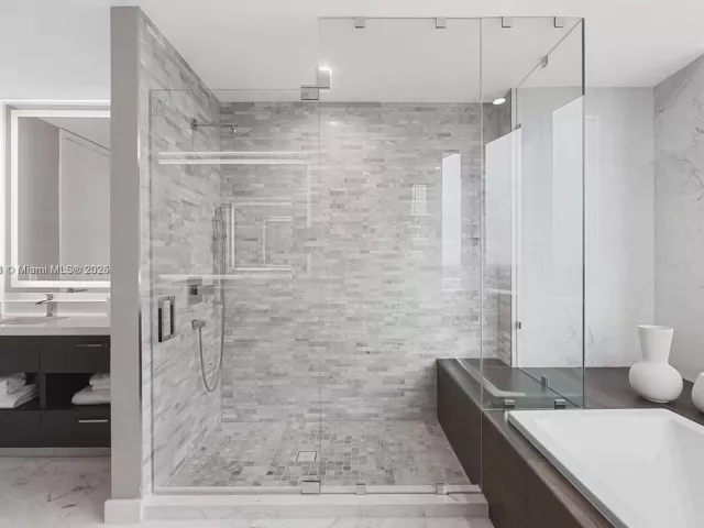 4-bedroom condo for sale in Miami - 851 NE 1st Ave PH4912 - MondialRealty