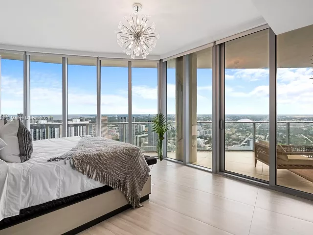 4-bedroom condo for sale in Miami - 851 NE 1st Ave PH4912 - MondialRealty