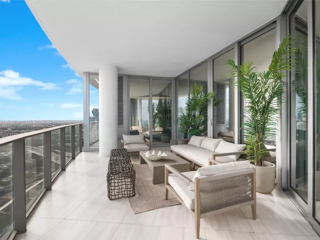 4-bedroom condo for sale in Miami - 851 NE 1st Ave PH4912 - MondialRealty