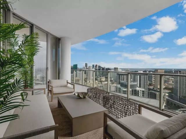 4-bedroom condo for sale in Miami - 851 NE 1st Ave PH4912 - MondialRealty