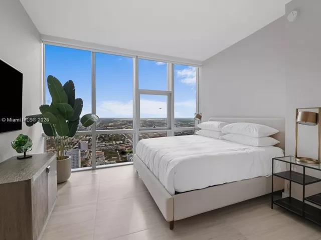 4-bedroom condo for sale in Miami - 851 NE 1st Ave PH4912 - MondialRealty