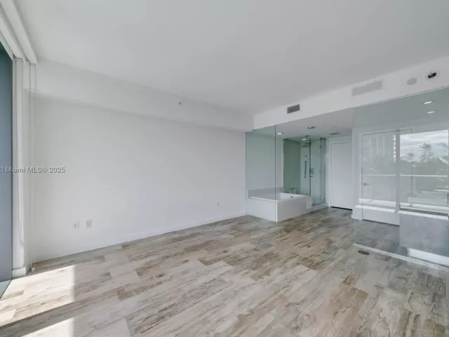 2-bedroom condo for sale in Miami - 650 NE 32nd St 802 - MondialRealty