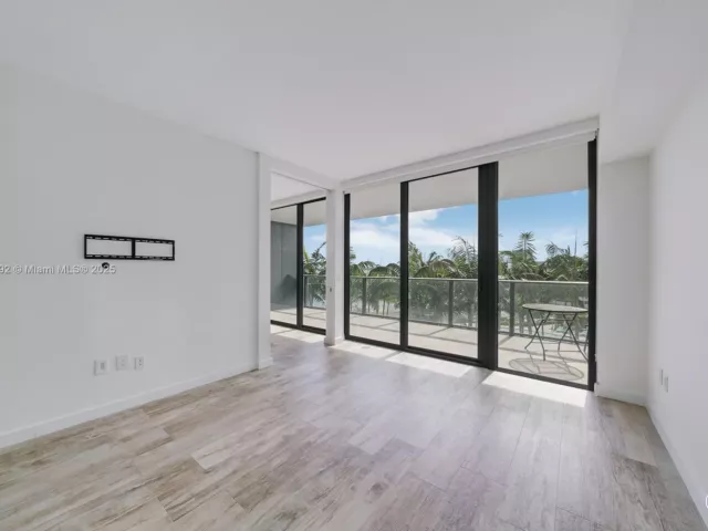 2-bedroom condo for sale in Miami - 650 NE 32nd St 802 - MondialRealty