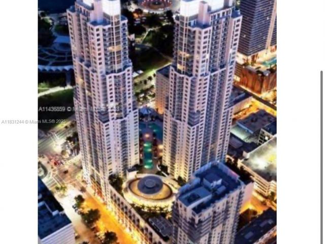 2-bedroom condo for rent in Miami - 244 Biscayne Blvd 908 - MondialRealty