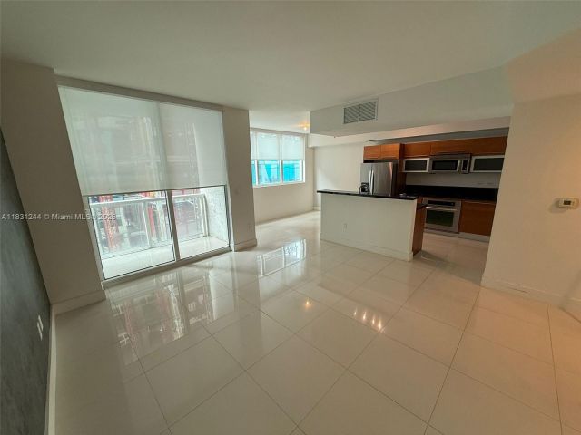 2-bedroom condo for rent in Miami - 244 Biscayne Blvd 908 - MondialRealty