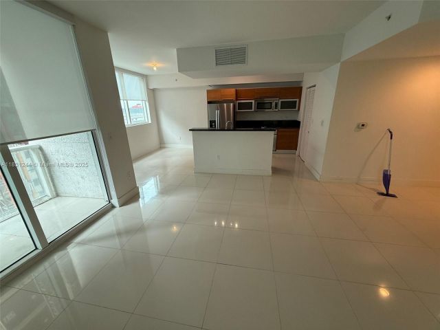 2-bedroom condo for rent in Miami - 244 Biscayne Blvd 908 - MondialRealty
