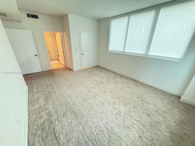 2-bedroom condo for rent in Miami - 244 Biscayne Blvd 908 - MondialRealty