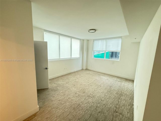 2-bedroom condo for rent in Miami - 244 Biscayne Blvd 908 - MondialRealty