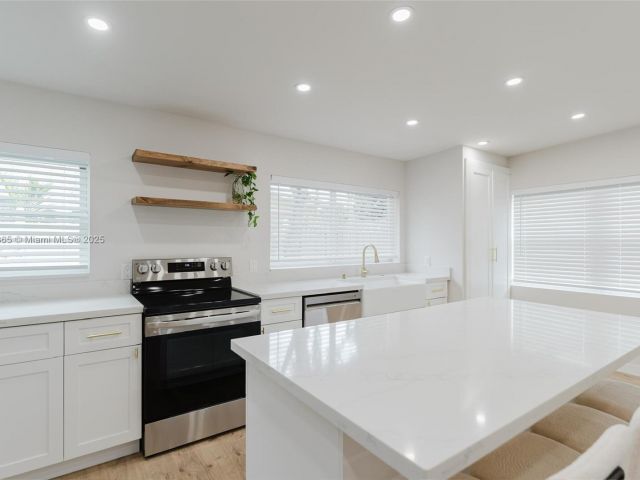 Home for sale at 1430 SW 32nd Ct - photo 6228260