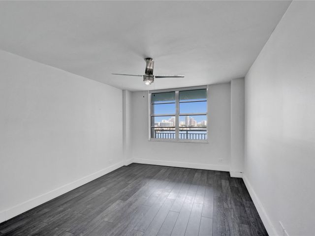 Apartment for sale  Unit #1401 - photo 6239644