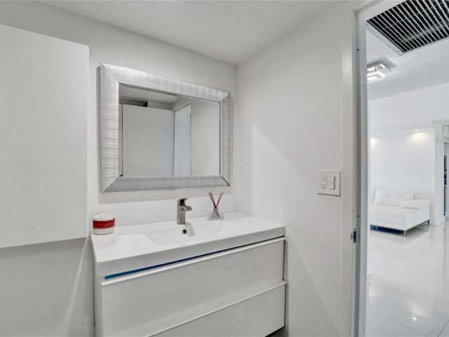 Apartment for sale  Unit #1401 - photo 6239645