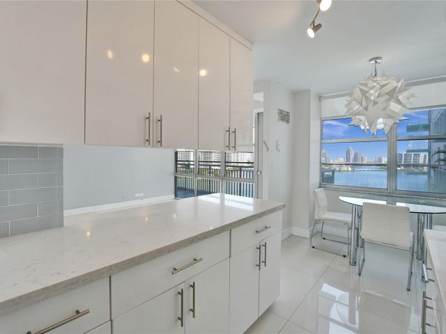 Apartment for sale  Unit #1401 - photo 6239649