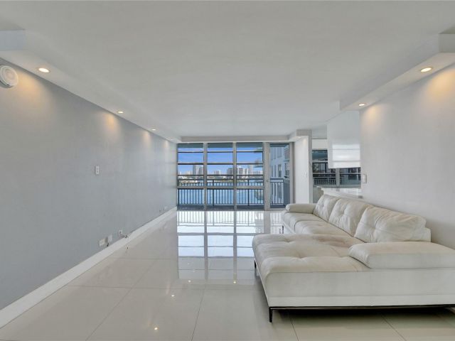 Apartment for sale  Unit #1401 - photo 6239650