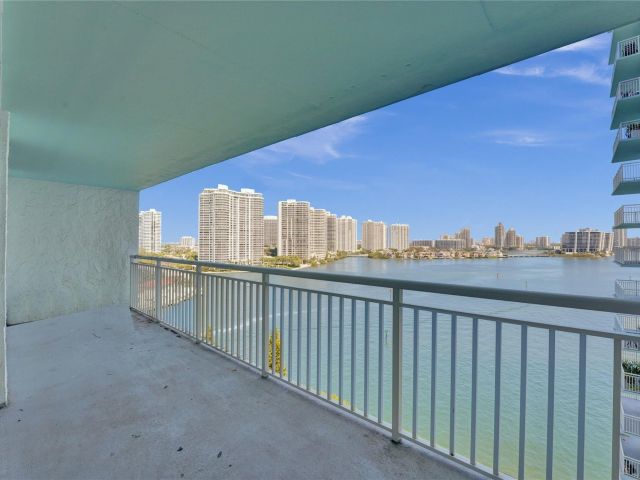 Apartment for sale  Unit #1401 - photo 6239653