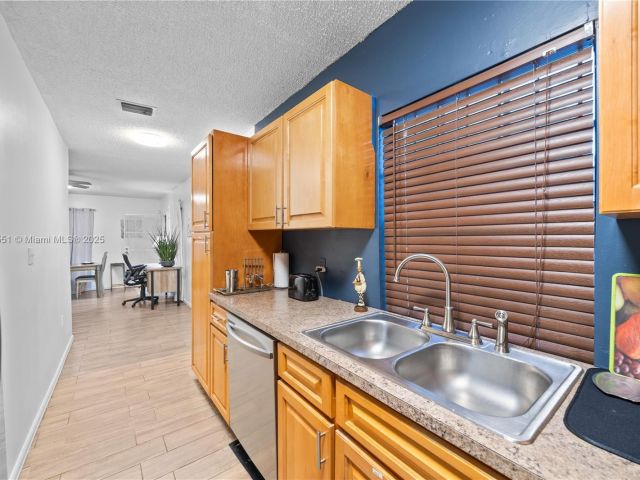 Home for rent at 600 NW 99th St A - photo 6233105