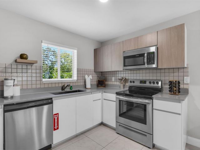 Home for sale at 507 NW 8th Ave #1 - photo 6229169