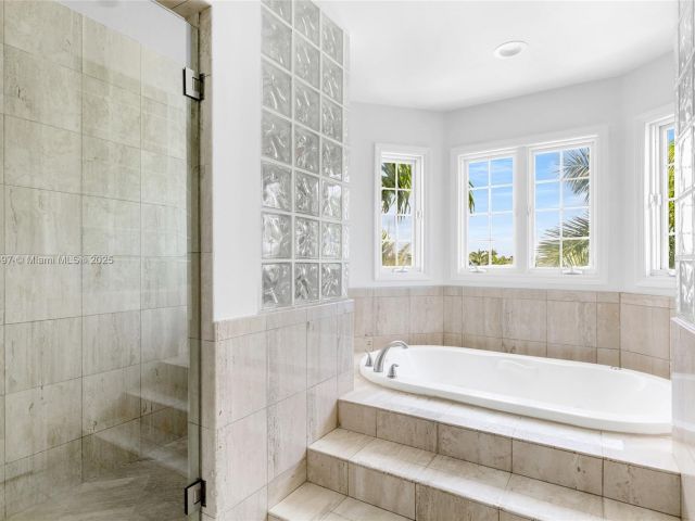 Home for rent at 1415 Sunset Harbour Dr 406 - photo 6242339