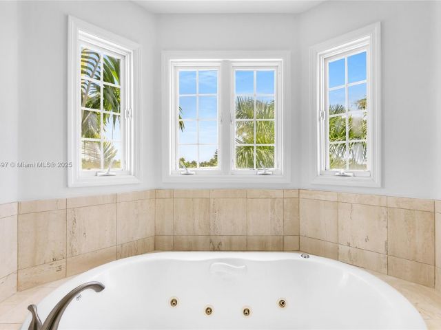 Home for rent at 1415 Sunset Harbour Dr 406 - photo 6242340