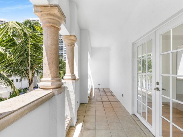 Home for rent at 1415 Sunset Harbour Dr 406 - photo 6242344