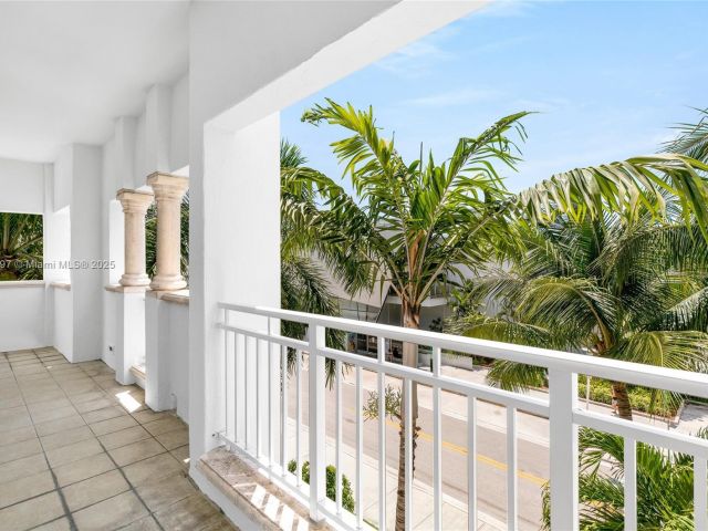 Home for rent at 1415 Sunset Harbour Dr 406 - photo 6242345