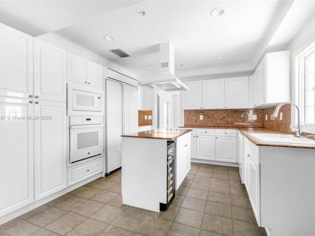 Home for rent at 1415 Sunset Harbour Dr 406 - photo 6242348