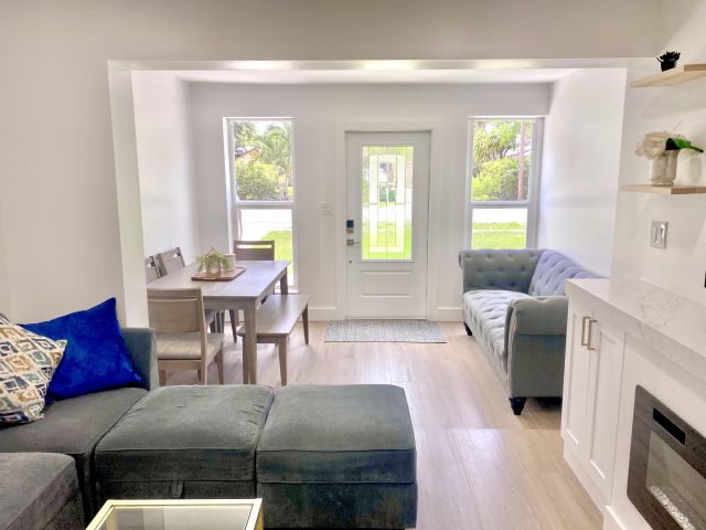 Home for sale at 118 SW 9th Avenue - photo 6253118