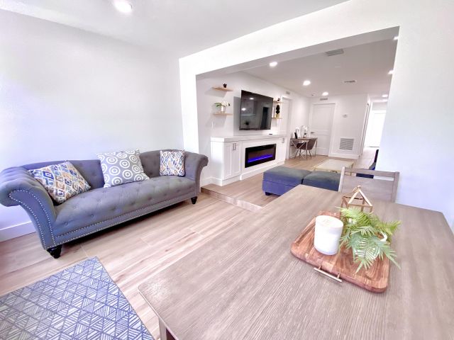 Home for sale at 118 SW 9th Avenue - photo 6253123