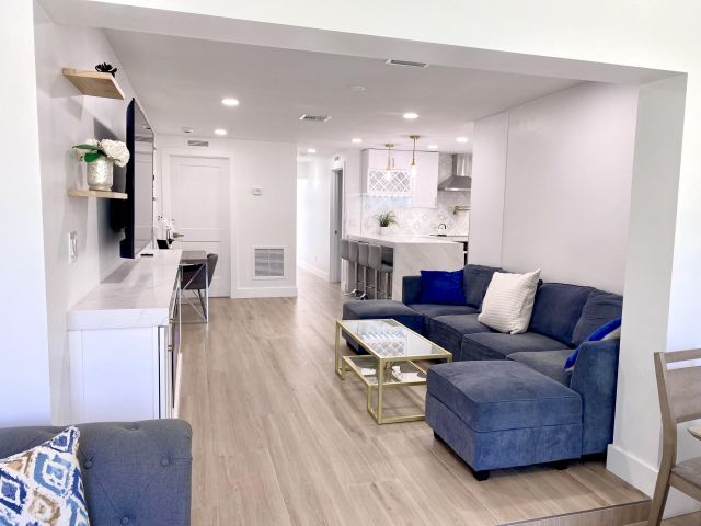 Home for sale at 118 SW 9th Avenue - photo 6767657