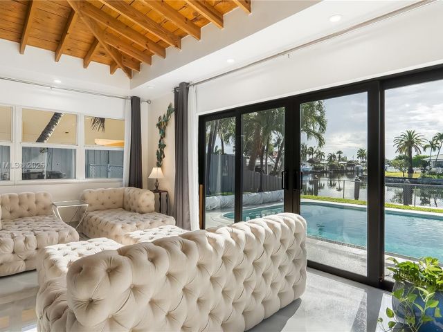 Home for sale at 380 SE 1st Ter - photo 6248579