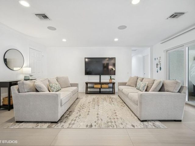 Home for sale at 746 SW 2nd Street - photo 6252158