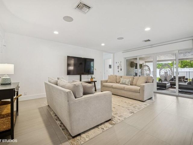 Home for sale at 746 SW 2nd Street - photo 6252159