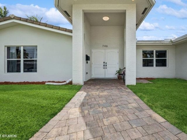 Home for sale at 746 SW 2nd Street - photo 6252160