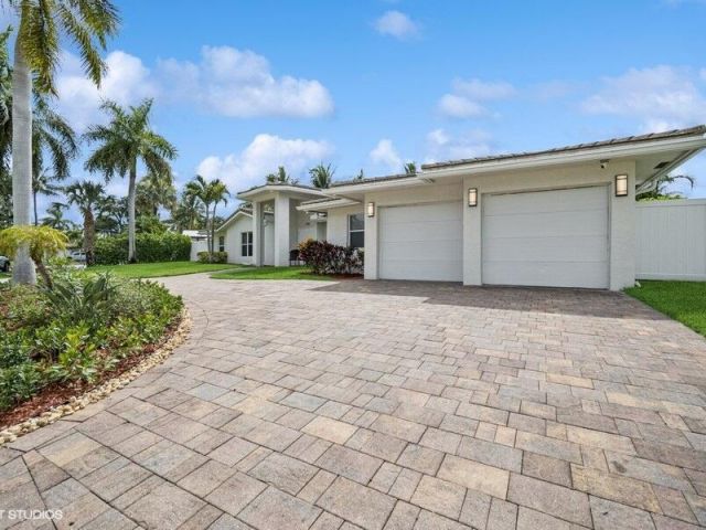 Home for sale at 746 SW 2nd Street - photo 6252161