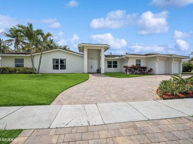 Home for sale at 746 SW 2nd Street - photo 6252162