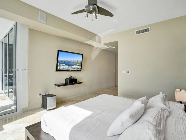 Apartment for rent  Unit #4206 - photo 6232836